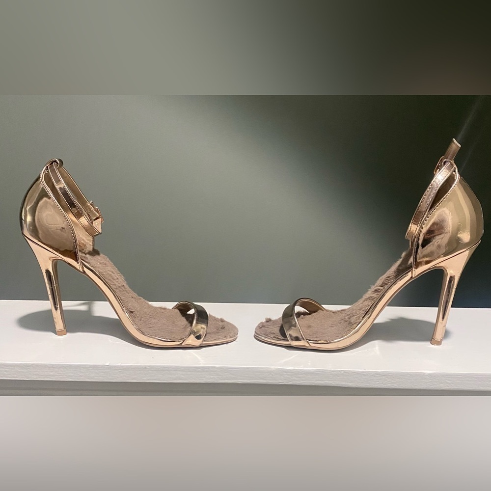 Qupid Rose Gold Metallic Fur Lined 4in sandal stelleto heel -size 8.5